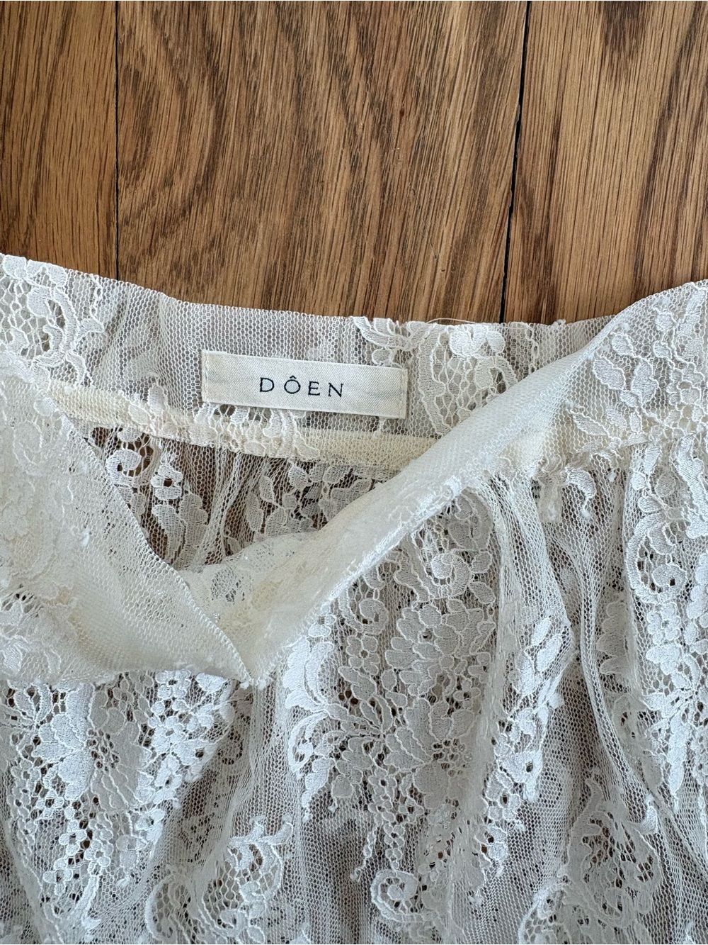 DOEN like new size L. Waist 15.5 “ length 35” Ivory Lace Skirt - Picture 2 of 2